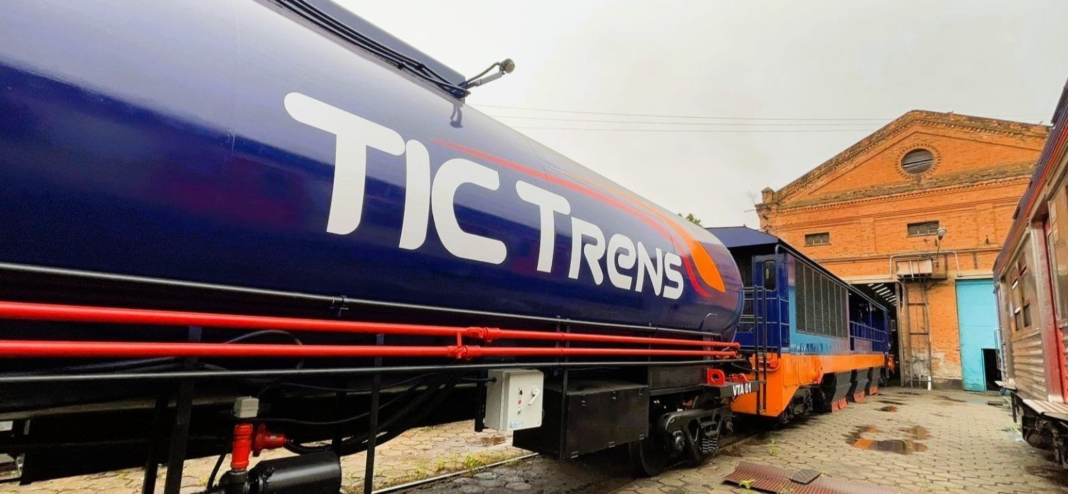 TIC Trens apresenta veículos de manutenção com nova identidade visual